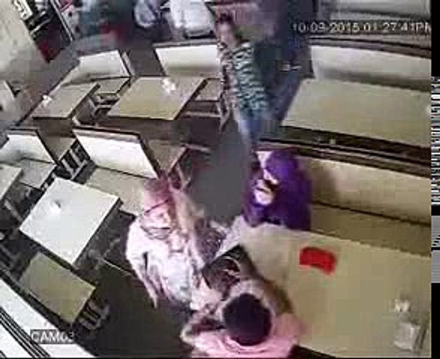 Larki K Ghar Walo Ney Date Pakar Lee. -- Agay Dekhain Kia Hua Phir