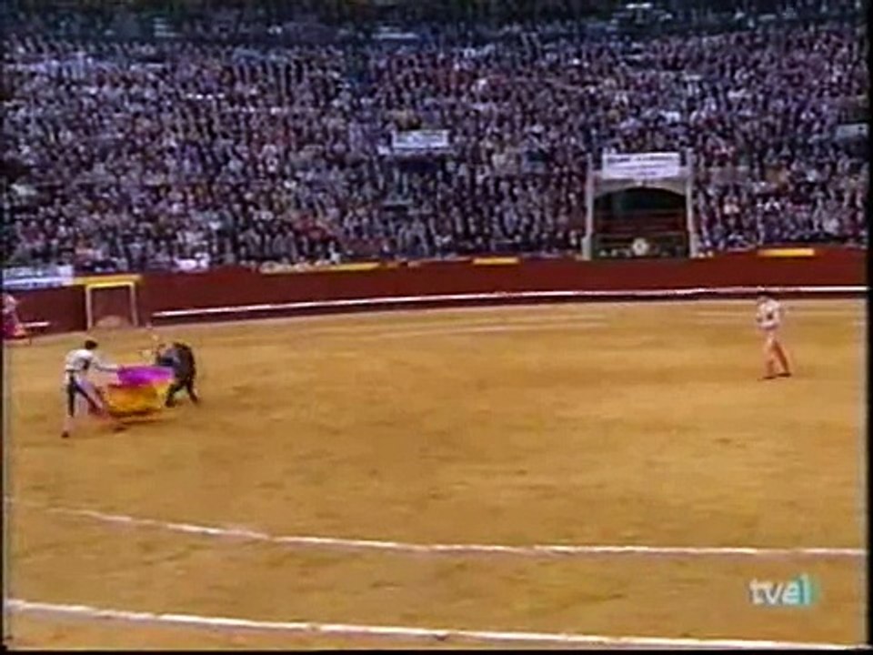 Vicente Barrera faena al toro Enfadado de Luis Algarra 19 3 1996