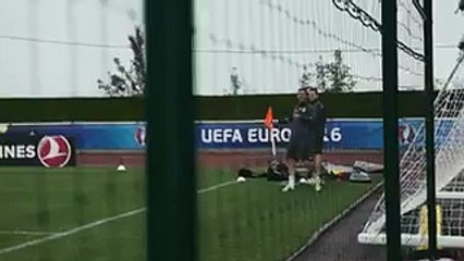 Yok artık Poldi! Üst üste 3 kez...