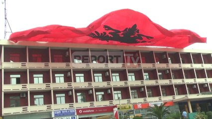 Report TV - Tifozëria e Fierit, flamur gjigand në mbështetje të Kombëtares