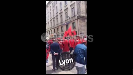 Ora News - Tifozët në Lion brohorasin "Kuqezi"