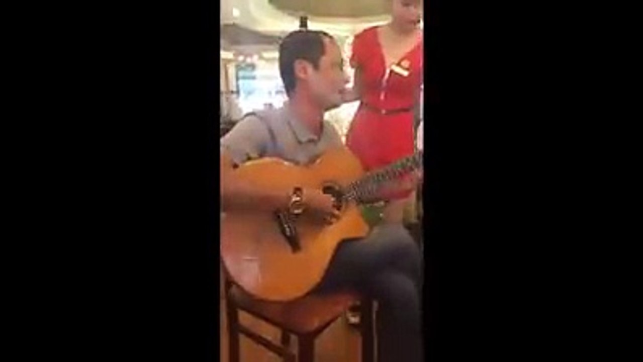 Chú ơi hãy chừa cho con hàm răng ăn cháo, con cười rũ rượi luôn rồi chú ơi :v