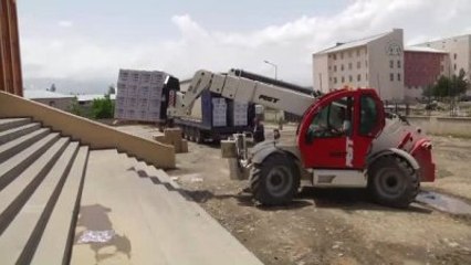 Yüksekova'da Terör Mağduru Ailelere Gıda Yardımı