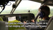 Tuncay (10) bestuurt zelf een vliegtuig over Groningen - RTV Noord