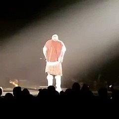 JUSTIN BIEBER FALLS ON STAGE (PURPOSE TOUR 16-06-2016)