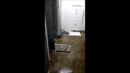 Download Video: Motorista flagra banheiro destruído por vândalos em terminal do Transcol em Vila Velha