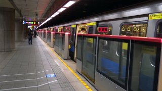 URC301 27/28往象山列車出中正紀念堂站
