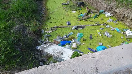 Barletta Ponente: rifiuti sul piccolo canale