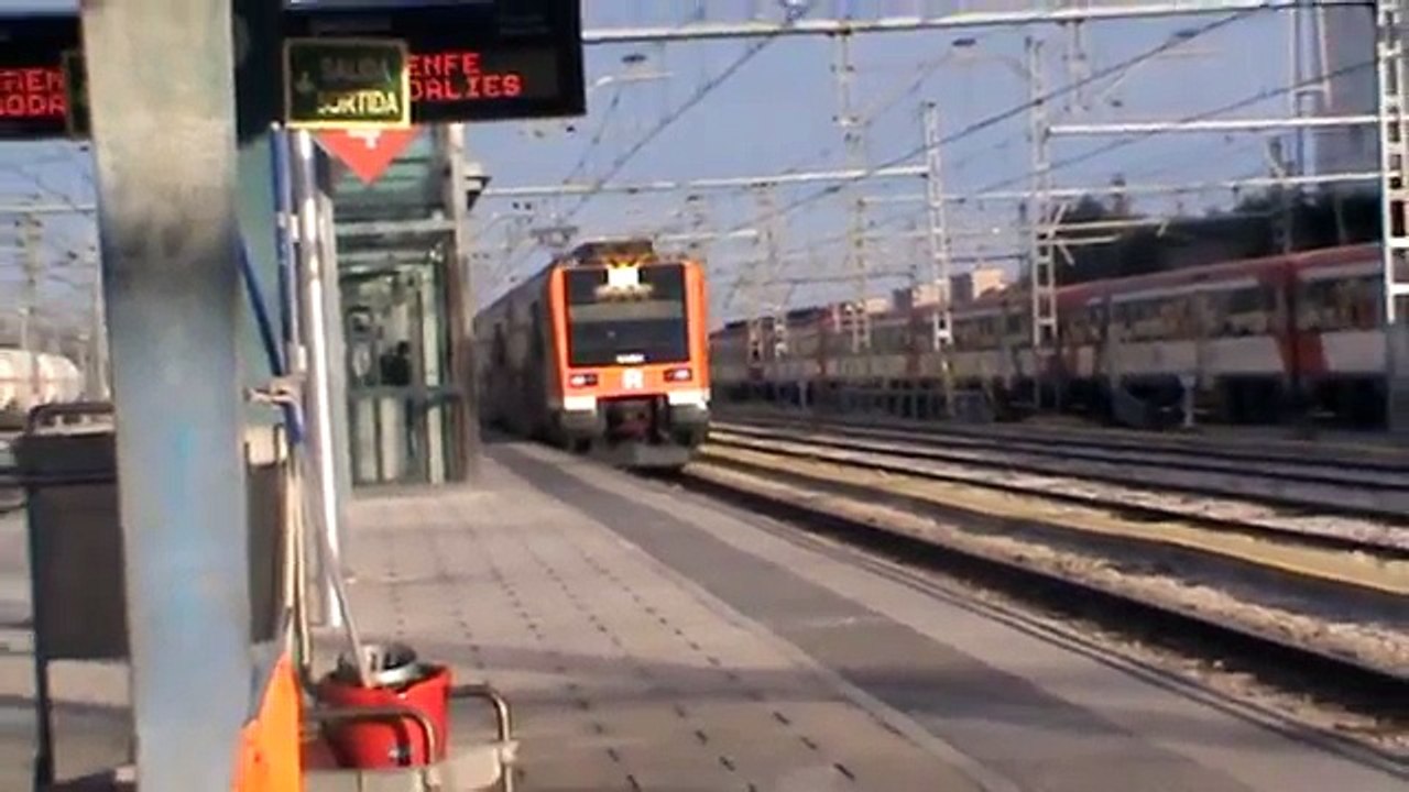 450-048 047M (Rodalies Catalunya) finalizando recorrido - Sant Viçens calders (24/01/2014)