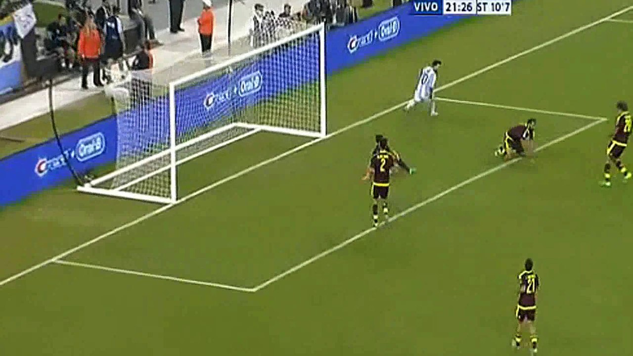 Messi anota su gol 54 igualando el record de Batistuta