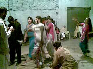 shadi ka manzal dekho kia ho rha he