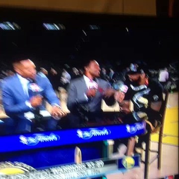 Can ya let da yung fella hold da champaign bottle lol Isaiah Thomas iz jokes! NBAFinals KyrieIrving PravEarly