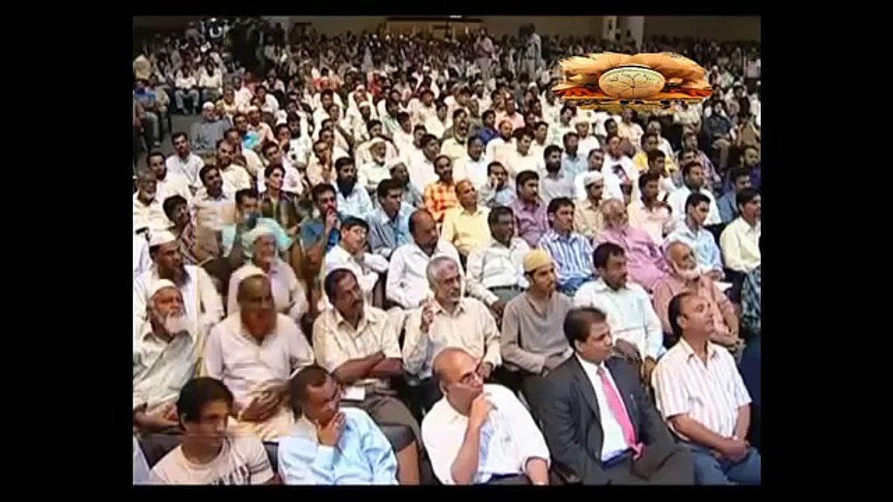 Debate׃ Dr Zakir Naik Thrashes Smriti Irani in Media