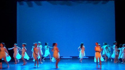 09 - La musique donne une ame à nos coeurs et des ailes à la pensée