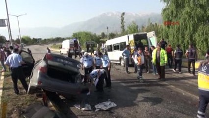 Erzincan Otomobil, Kadın Tarım İşçilerini Taşıyan Minibüsle Çarpıştı 26 Yaralı