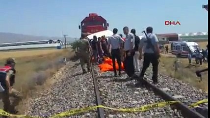 Elazığ'ta tren minibüse çarptı  8 ölü (1)