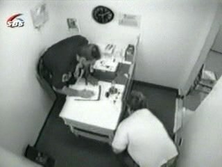 Mec bourré ds un comisaria