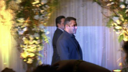 Salman Iulia to attend Baba Siddiques Iftaar Party Watch Video