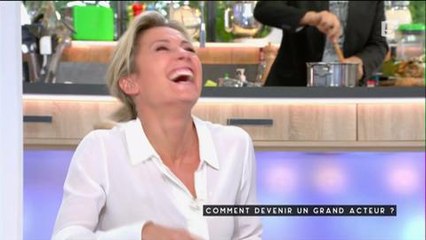 Kad Merad explique pourquoi les hommes se scotchent le pénis au cinéma