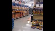 Un rayon de pétards en feu au supermarché... OUPS