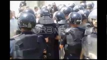 Ora News - Momente tensioni në Vlorë, përplasje mes pronarëve të objekteve dhe policisë