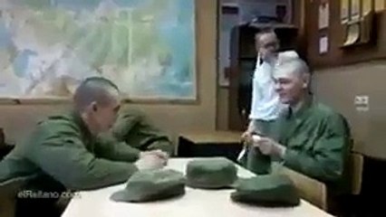 militares haciendo el bobo