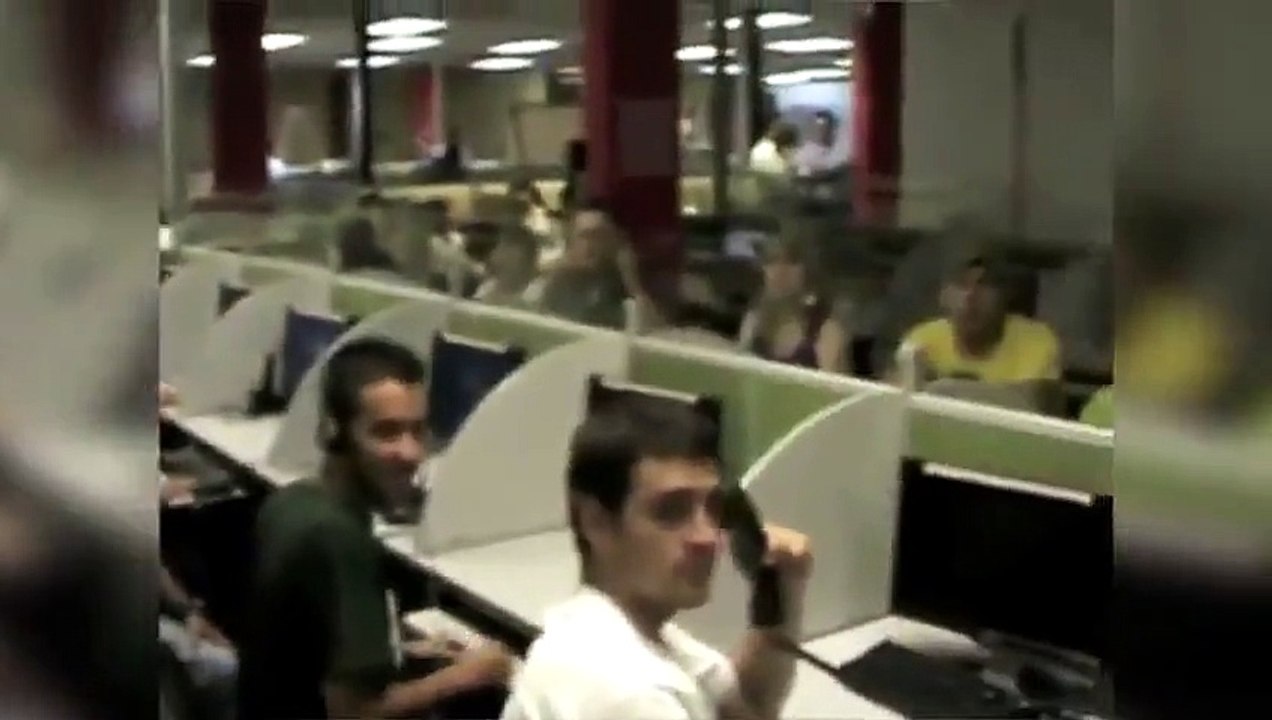 Ses collègues lui ont fait une bonne blague alors qu’ils dormaient au bureau !