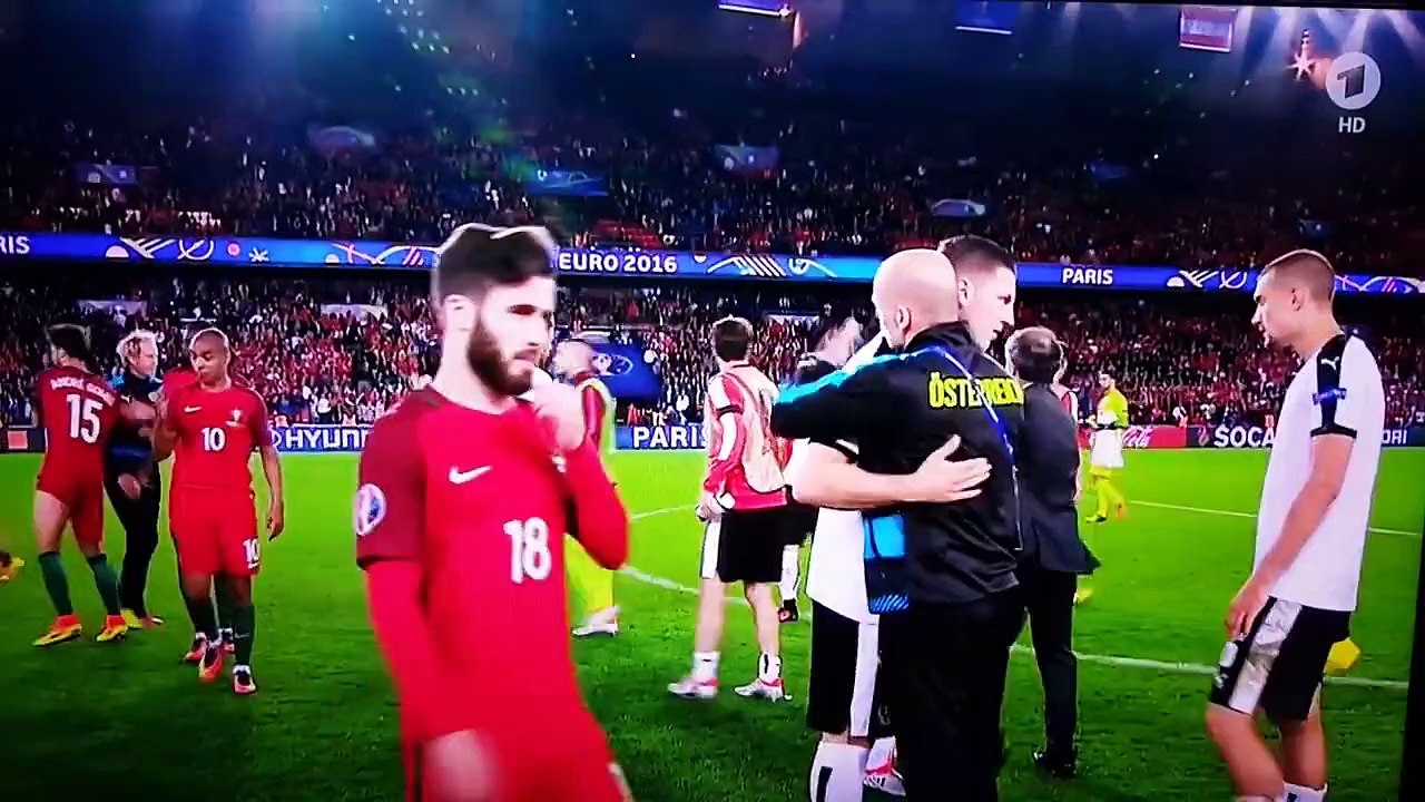 Cristiano Ronaldo STOPS security to have a selfie with a fan!