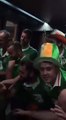 les supporters irlandais chantent une berceuse à un bébé