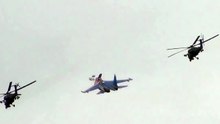 Одновременный полёт истребителя Су  и вертолётов Ми