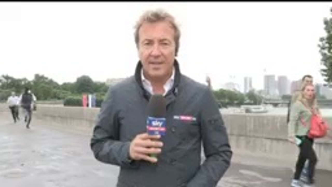 Course poursuite à Paris entre un policier et un voleur en plein direct d'un journaliste italien