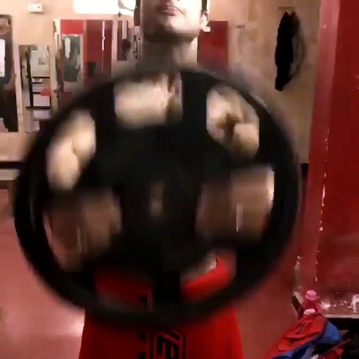 delt loop slow mo