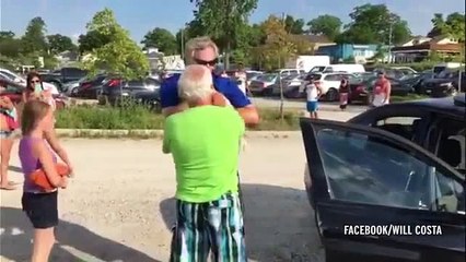 Il sauve un chien enfermé dans une voiture en plein soleil