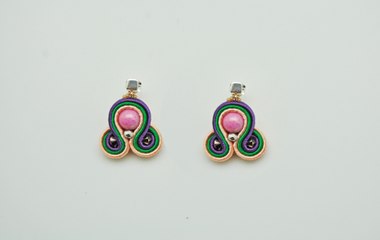 Réaliser une paire de boucles d’oreilles en soutache