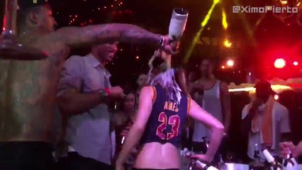 J.R. Smith arrose une nana de champagne en faisant la fête à Vegas
