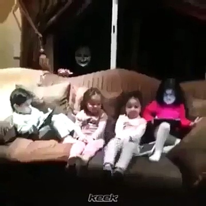 asustando niños