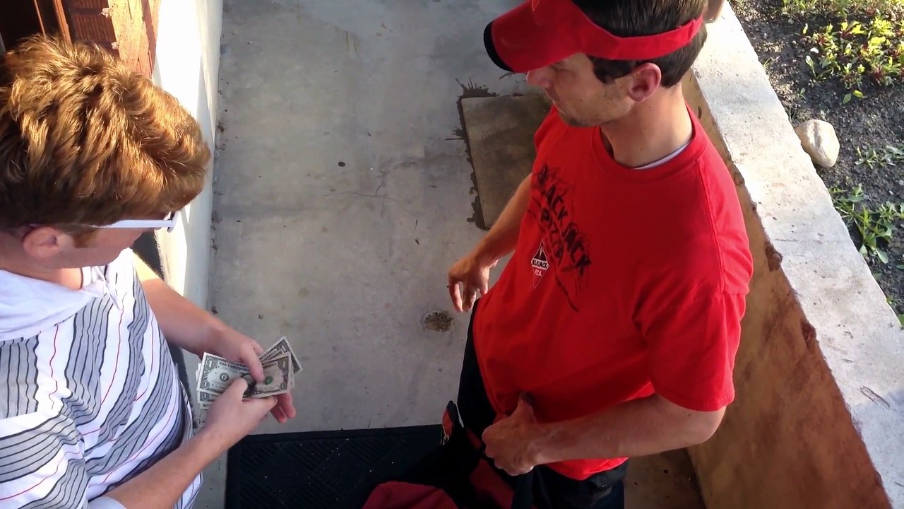Magician Tips Pizza Guy $100