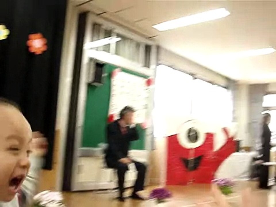 Hai-kun ngay khai giang nha tre Mochigahama 2010 _ thang 23.MPG