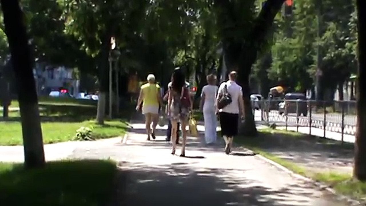 Люди идут по дороге — Орловские люди