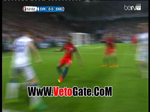 حارس انجلترا ينقذ مرمى من خطأ دفاعه امام سلوفاكيا