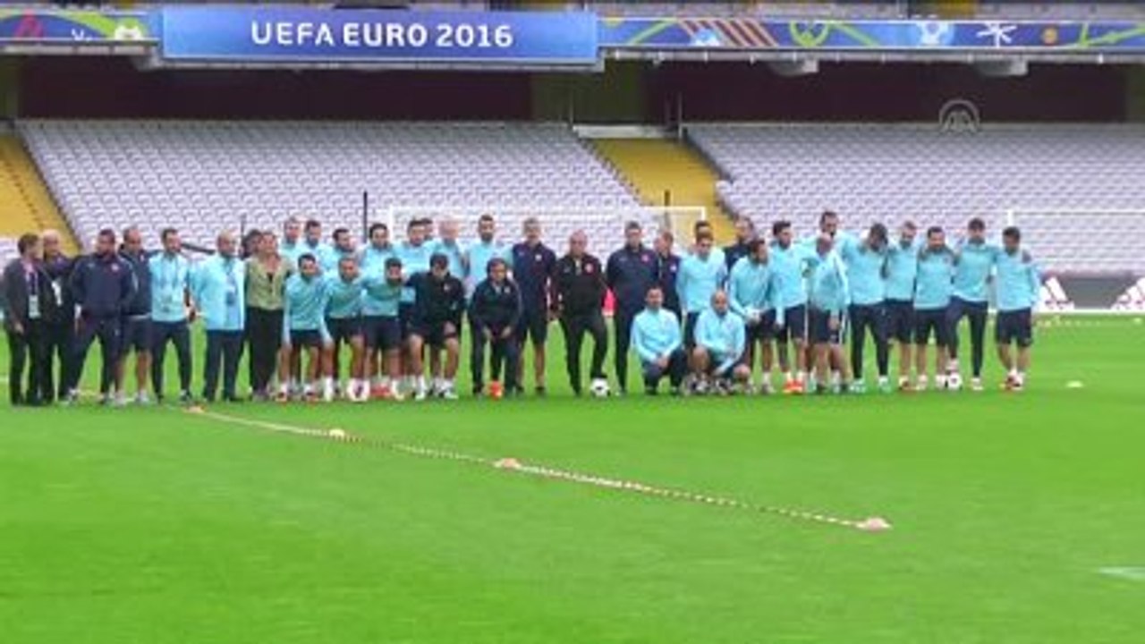 A Milli Takım Çek Cumhuriyeti Maçının Hazırlıklarını Tamamladı