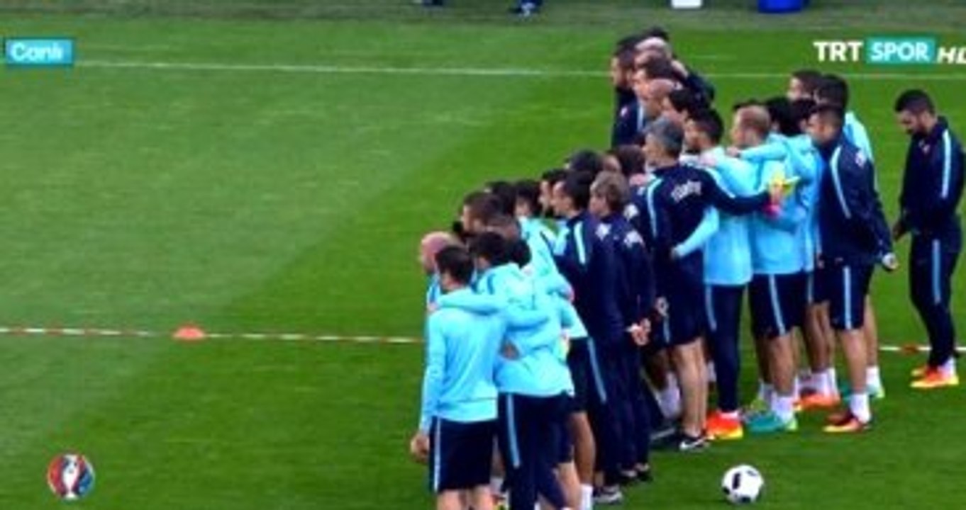 Milli Takım'da Burak Yılmaz ve Arda Turan Toplu Fotoğrafa Girmedi