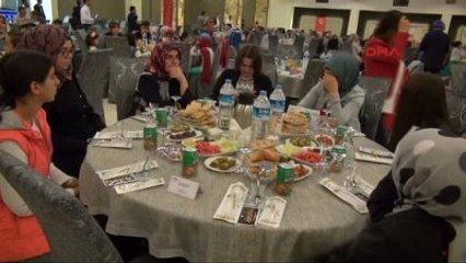 Sivas'ta Koruma Altındaki Yaşlı ve Çocuklar İçin İftar Verildi