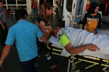 Tartıştığı Polisi Otomobilinin Üzerine Alıp Metrelerce Sürükledi