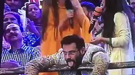 Amir Liaqat Ramzan Trasmission k doran hosh kho bethay heran kon video