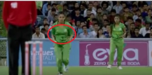 Ad may baap say naraz larki kay bowlin action per orya maqbool ko sakht aitiraz