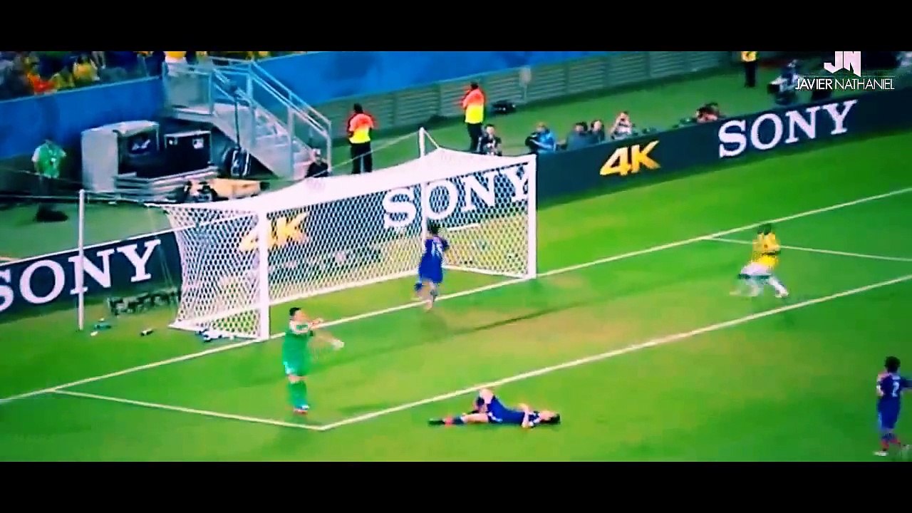 Lionel Messi Vs Robot Goal Keeper. Who is better  - Feed Me Football