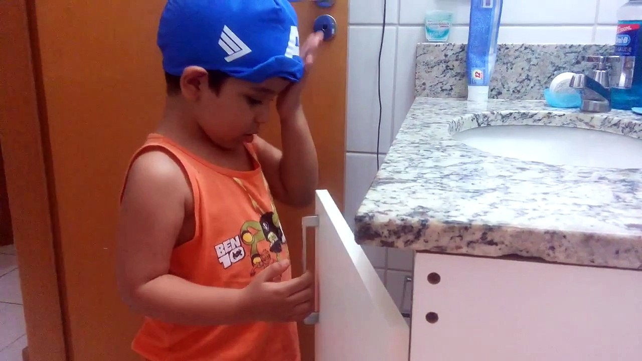 Capitão América e os dedoches da galinha pintadinha.