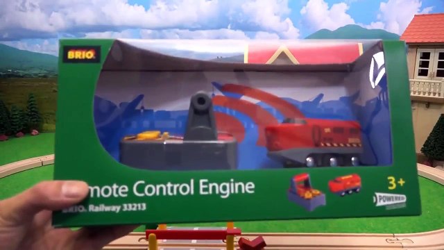 BRIOをコントロール！リモートコントロールエンジンと踏切 peppa pig Anpanman.mp4