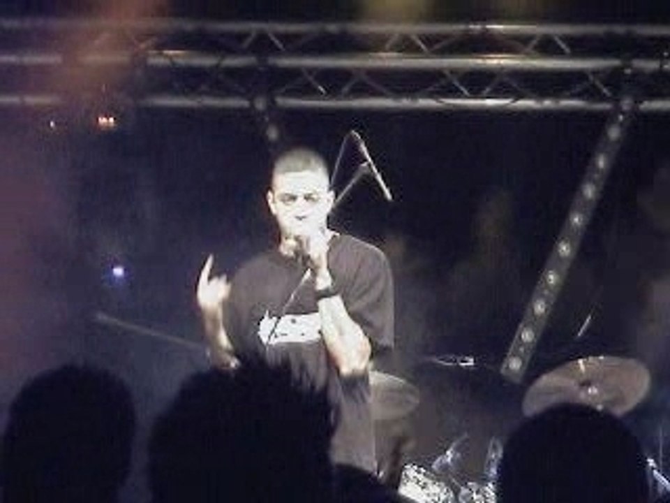 L'oeil qui trahit (LIVE Féte de la Zik RODEZ 2007)